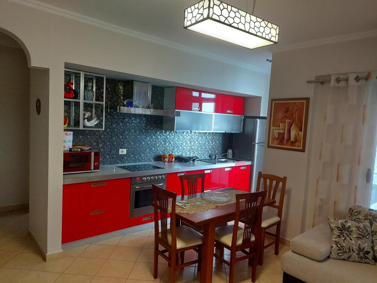 Bral Apartments 8 Two-Bedroom Beachfront ドゥラス エクステリア 写真