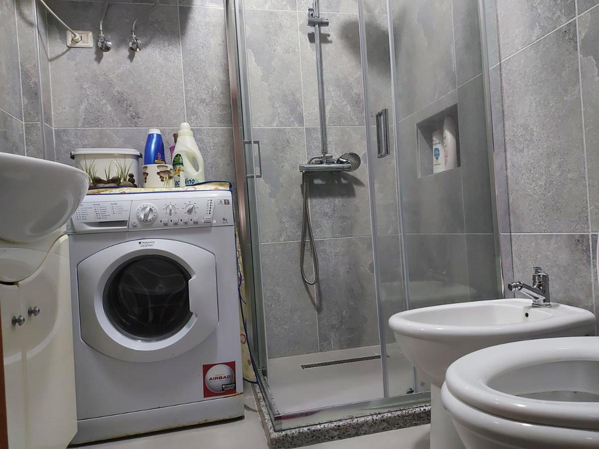 Bral Apartments 8 Two-Bedroom Beachfront ドゥラス エクステリア 写真