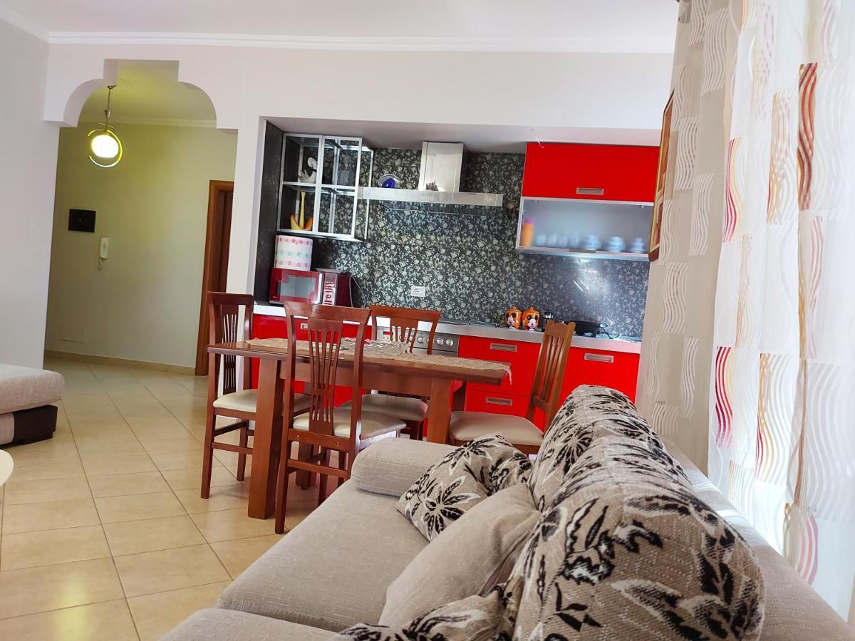Bral Apartments 8 Two-Bedroom Beachfront ドゥラス エクステリア 写真