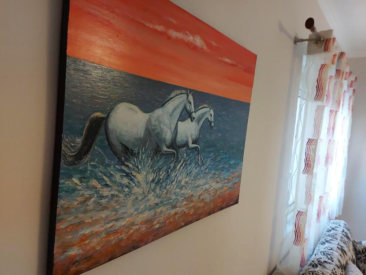 Bral Apartments 8 Two-Bedroom Beachfront ドゥラス エクステリア 写真