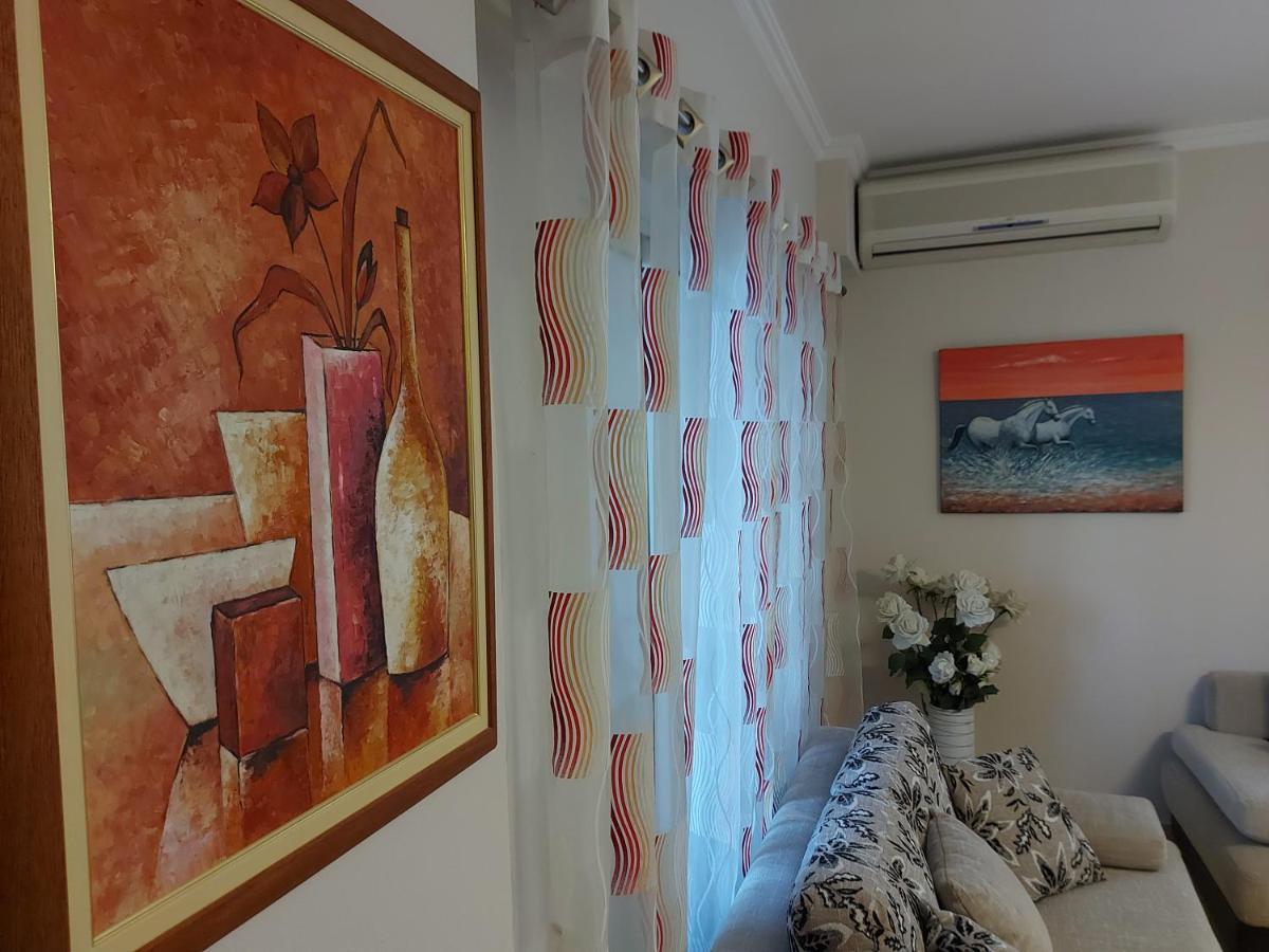 Bral Apartments 8 Two-Bedroom Beachfront ドゥラス エクステリア 写真