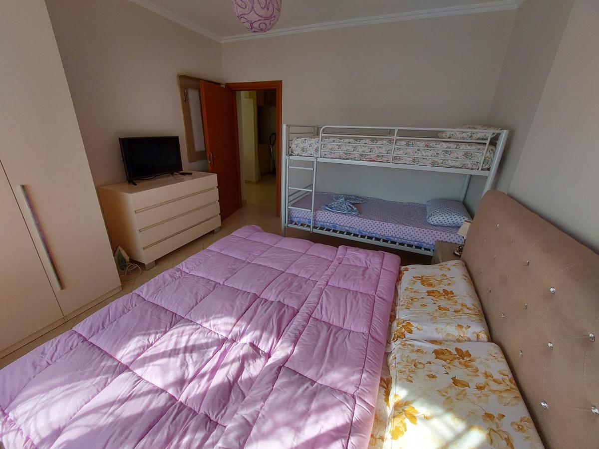 Bral Apartments 8 Two-Bedroom Beachfront ドゥラス エクステリア 写真