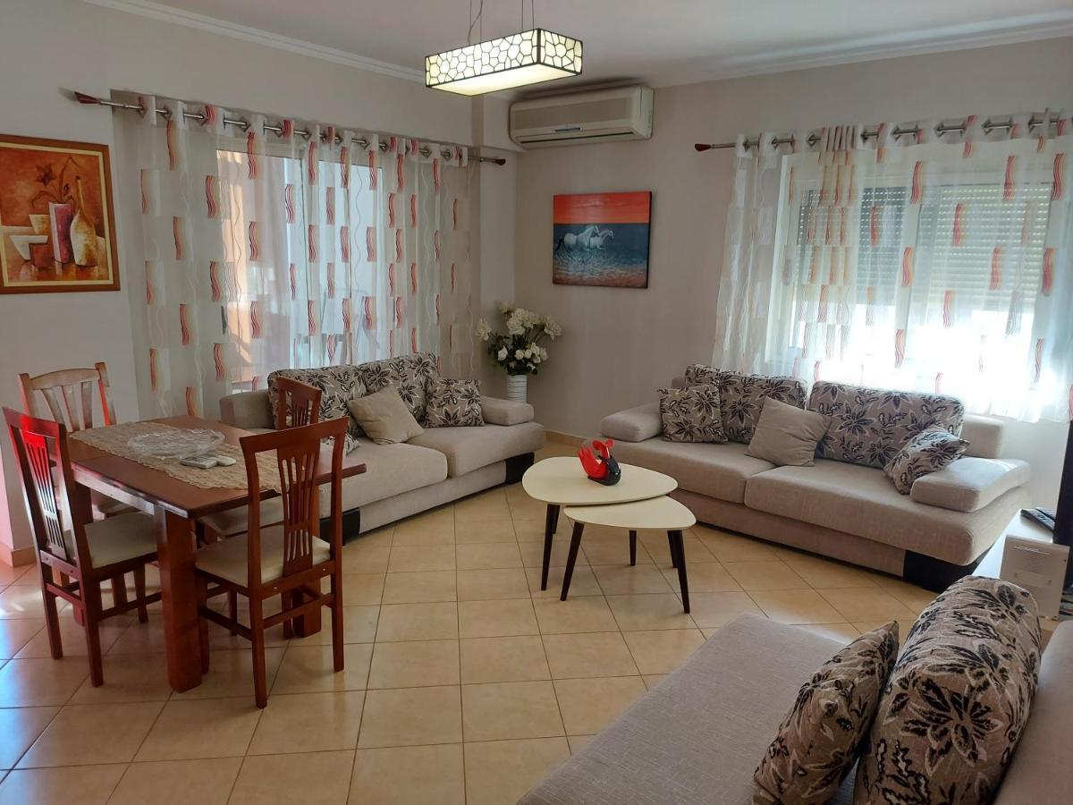 Bral Apartments 8 Two-Bedroom Beachfront ドゥラス エクステリア 写真