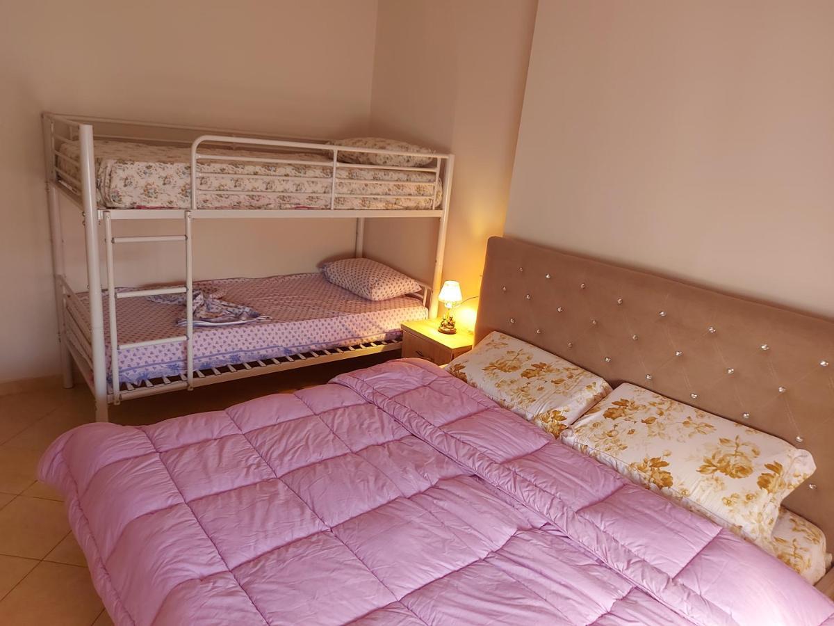 Bral Apartments 8 Two-Bedroom Beachfront ドゥラス エクステリア 写真