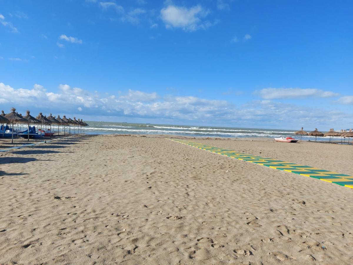 Bral Apartments 8 Two-Bedroom Beachfront ドゥラス エクステリア 写真