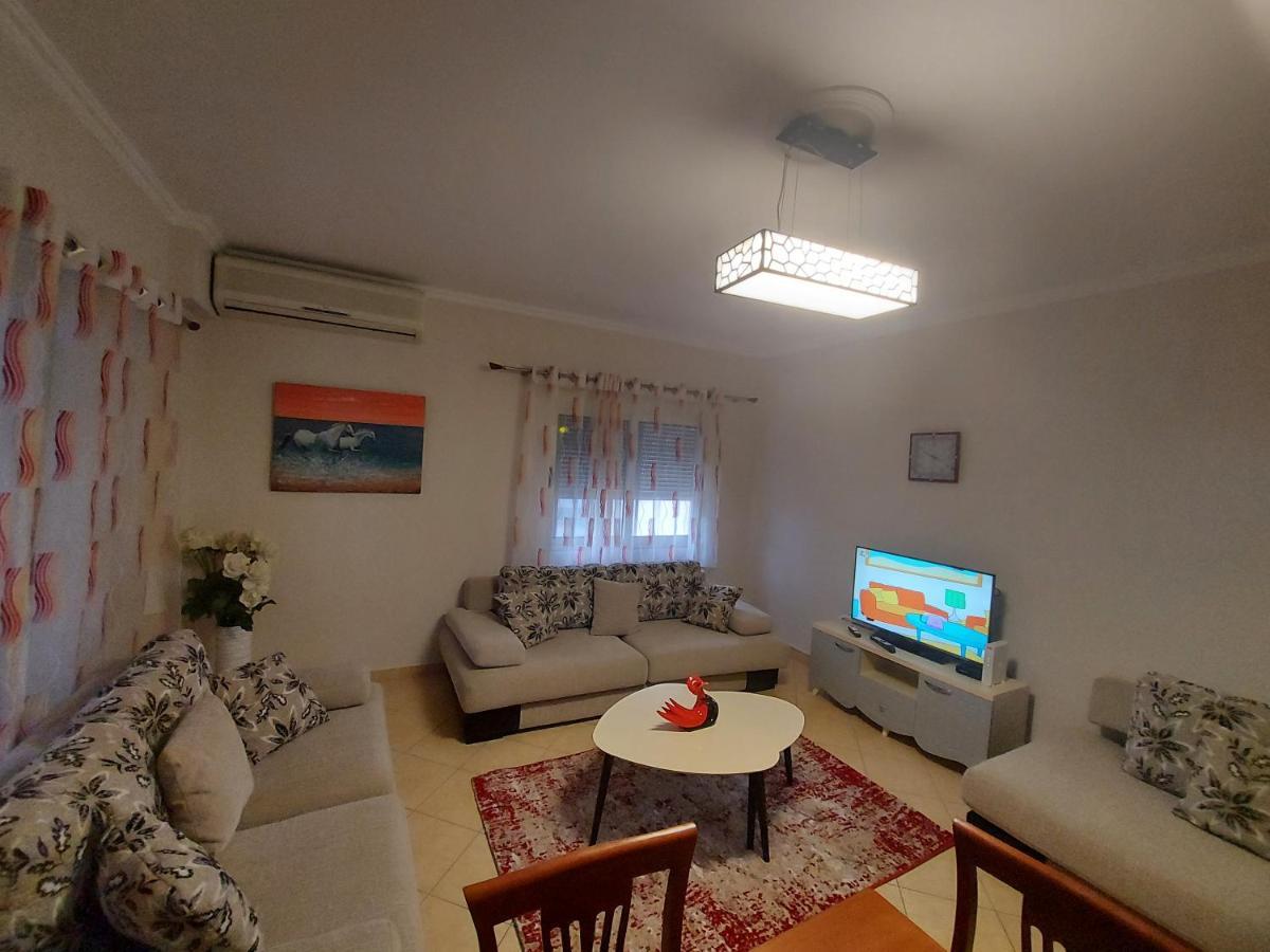 Bral Apartments 8 Two-Bedroom Beachfront ドゥラス エクステリア 写真