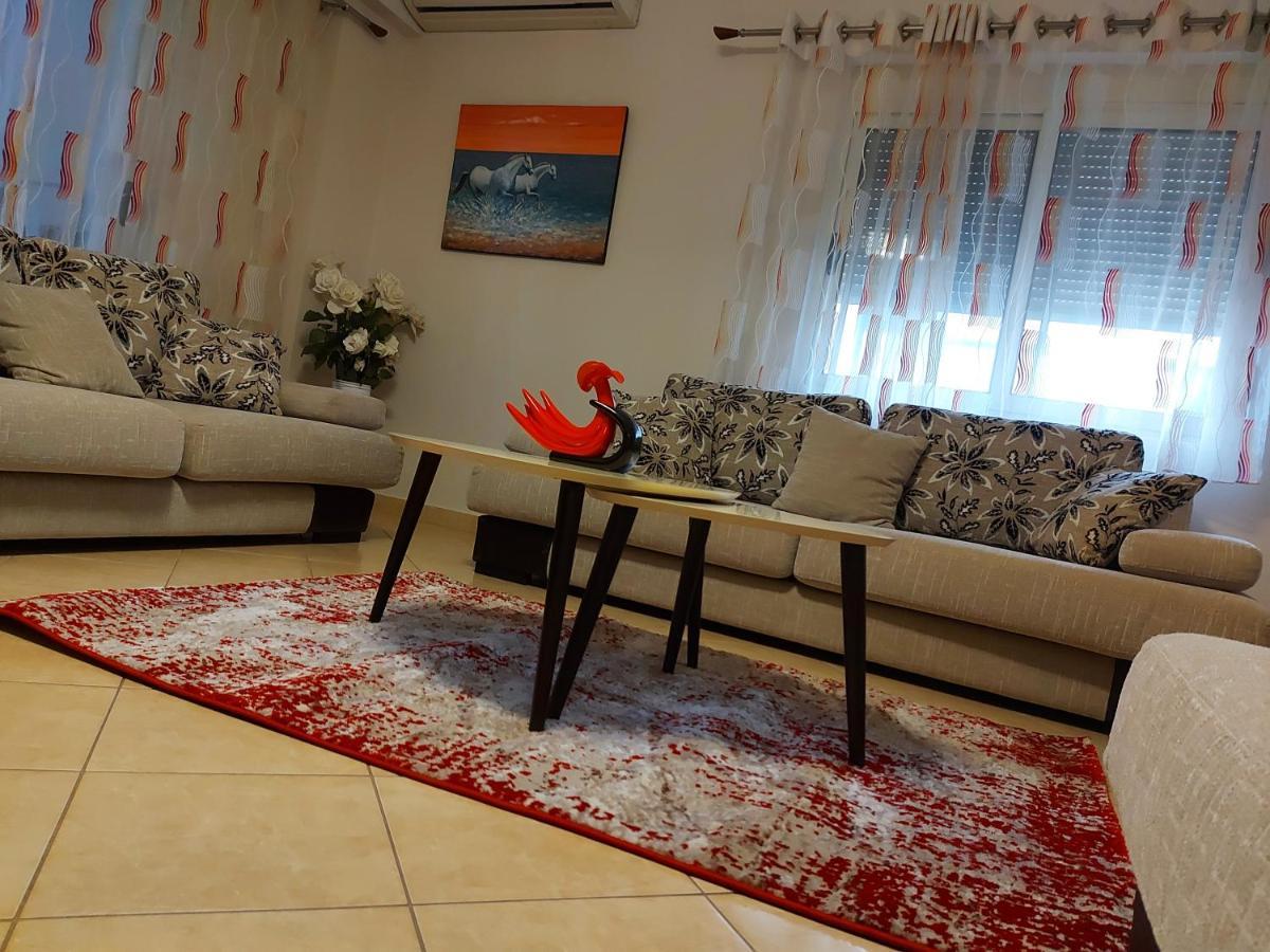 Bral Apartments 8 Two-Bedroom Beachfront ドゥラス エクステリア 写真